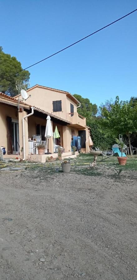 Les Cigales Bed & Breakfast Villelaure Exterior photo