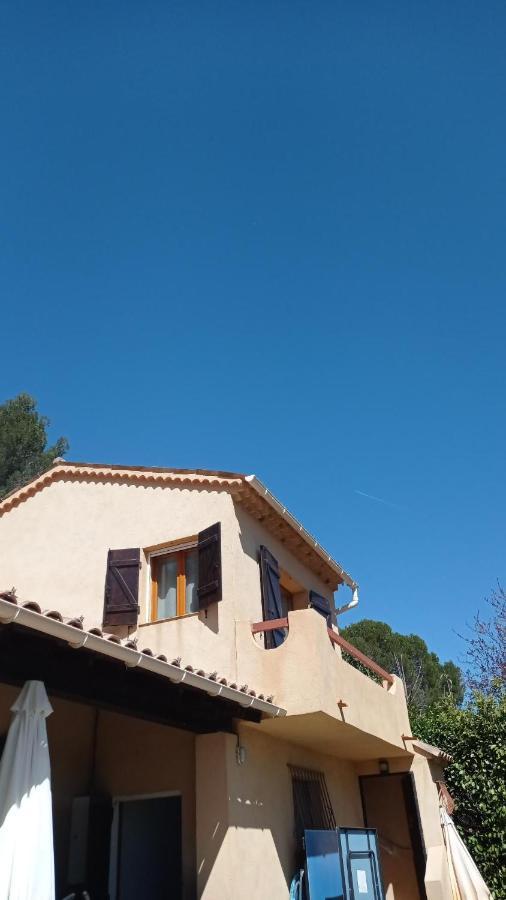 Les Cigales Bed & Breakfast Villelaure Exterior photo