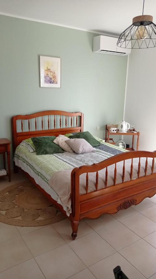 Les Cigales Bed & Breakfast Villelaure Exterior photo