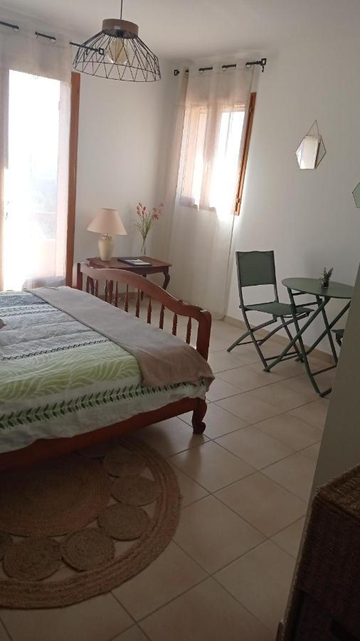 Les Cigales Bed & Breakfast Villelaure Exterior photo