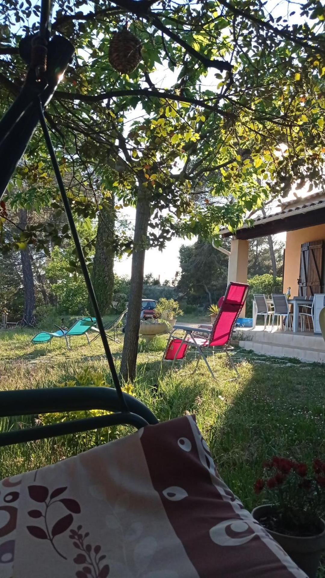 Les Cigales Bed & Breakfast Villelaure Exterior photo